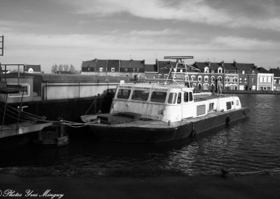 Péniche et bateau à quai Port fluvial des Dorignies Douai